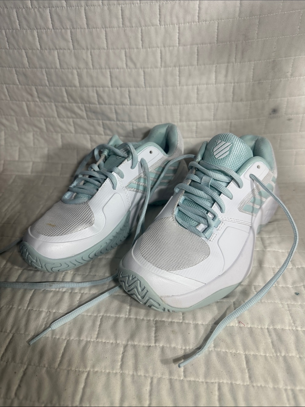 K-Swiss Women's Aero Court Tennis Shoes
